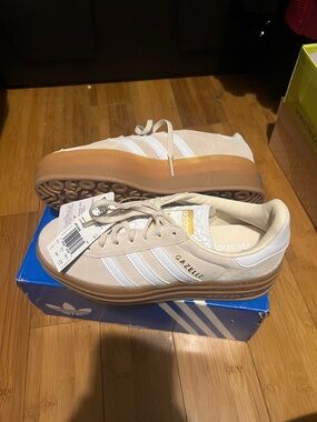 Adidas Gazelle Woman’s Cream Suede Sneakers